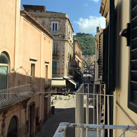 Goditi Il Centro Storico Apartman Tropea